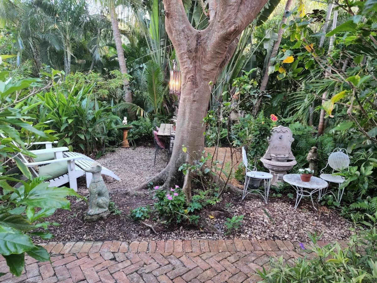 Chateau Gardens Hotell Lake Worth Beach Exteriör bild